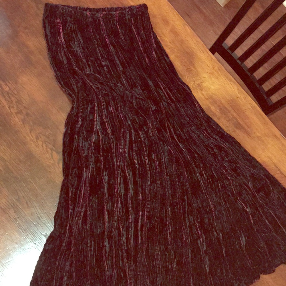 Very soft velvet crinkle skirt, small, black/red